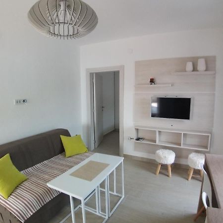 Apartman Dajoda 1 Bijela Bagian luar foto