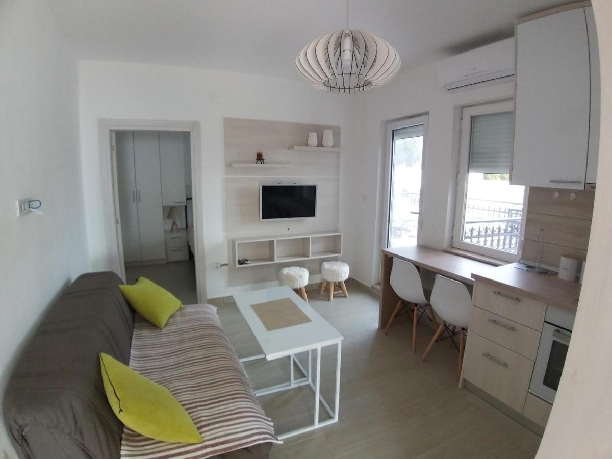 Apartman Dajoda 1 Bijela Bagian luar foto